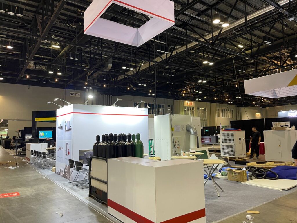 美国金属加工件及机械设备展览会FABTECH展台搭建现场图1
